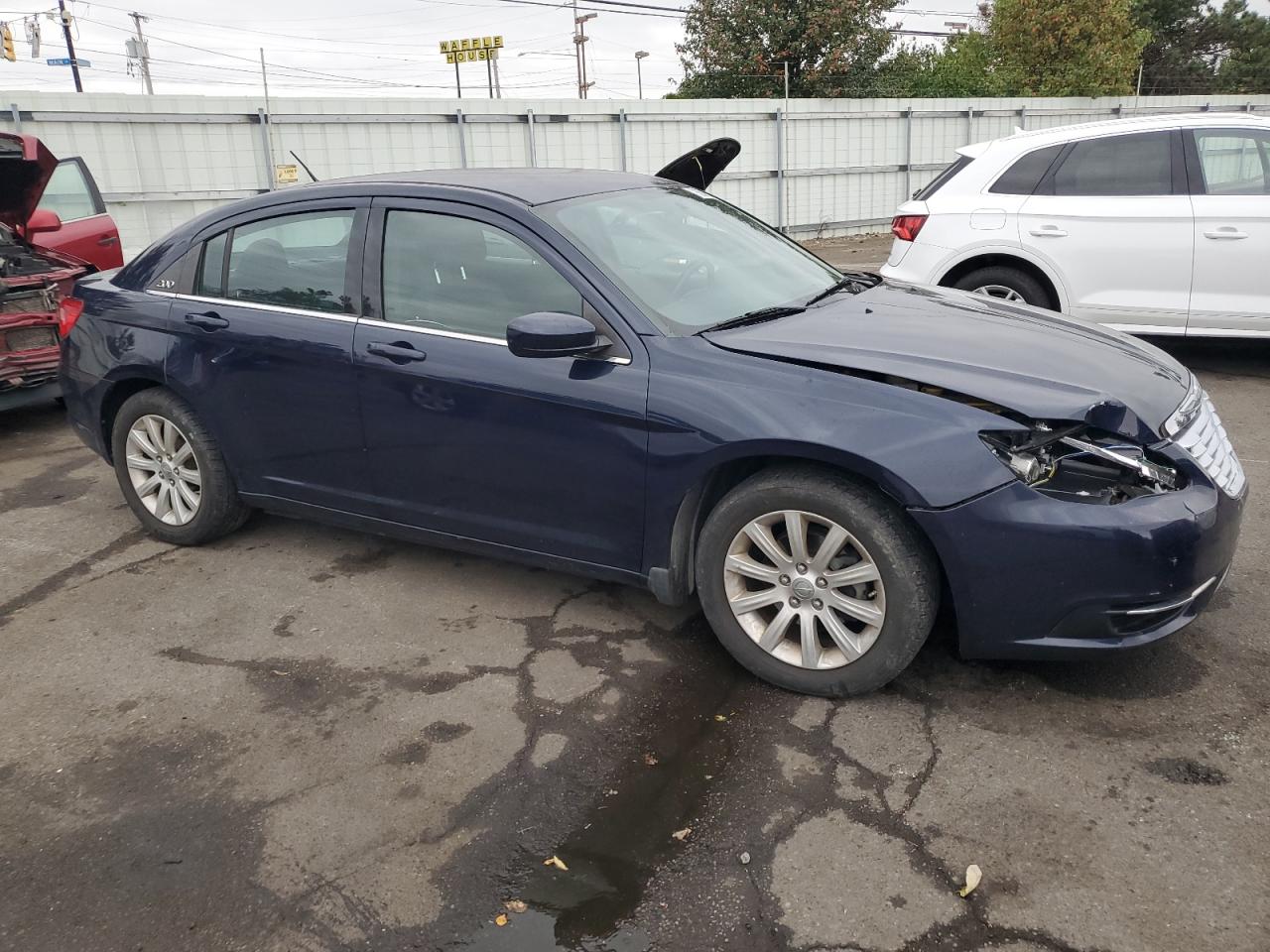 2014 Chrysler 200 - Image 4