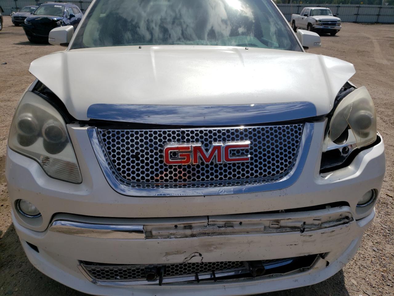 2011 GMC Acadia - Image 14
