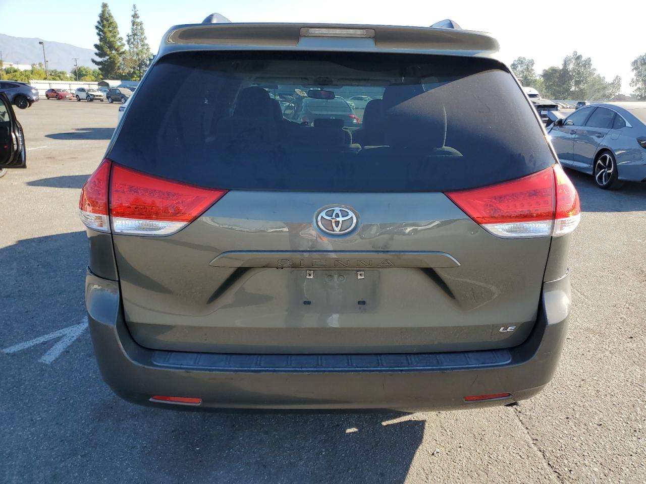 2011 Toyota Sienna - Image 6