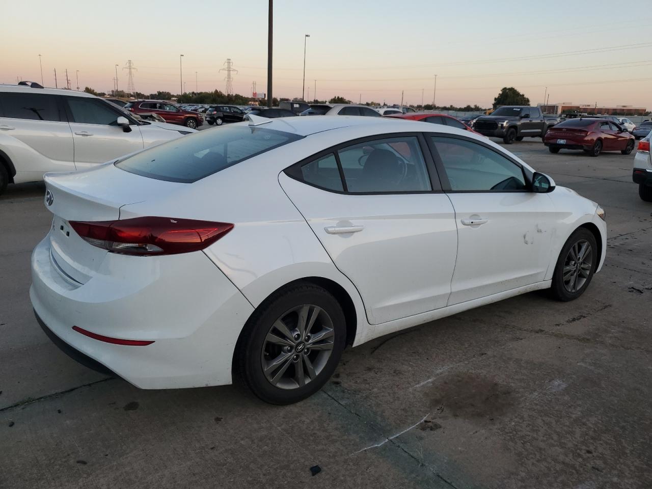 2017 Hyundai Elantra - Image 3