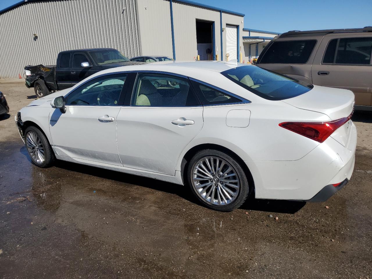 2019 Toyota Avalon - Image 2