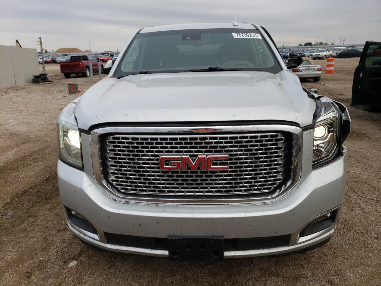 2015 GMC Yukon - Image 5