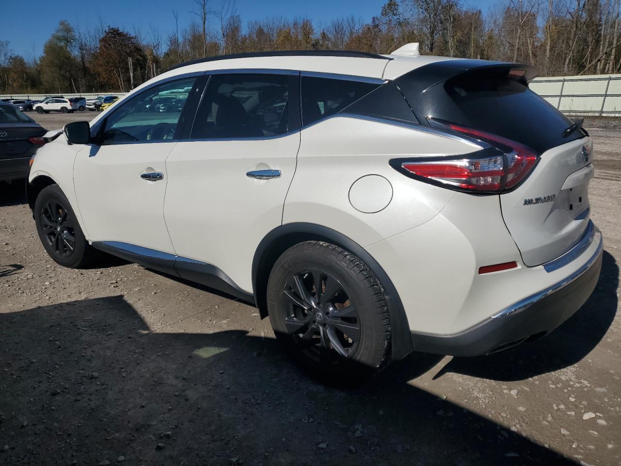 2017 Nissan Murano - Image 2