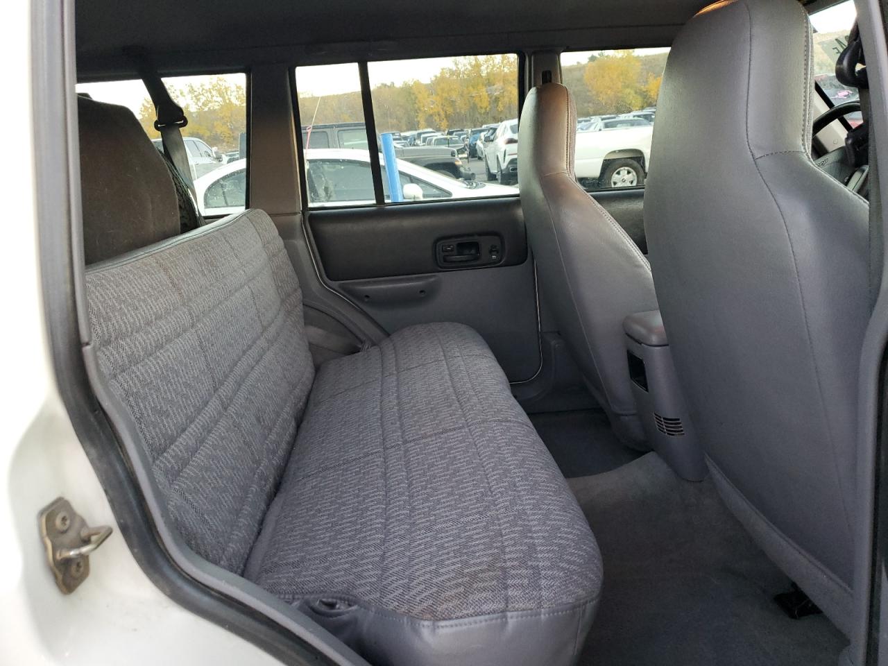 1998 Jeep Grand Cherokee - Image 11