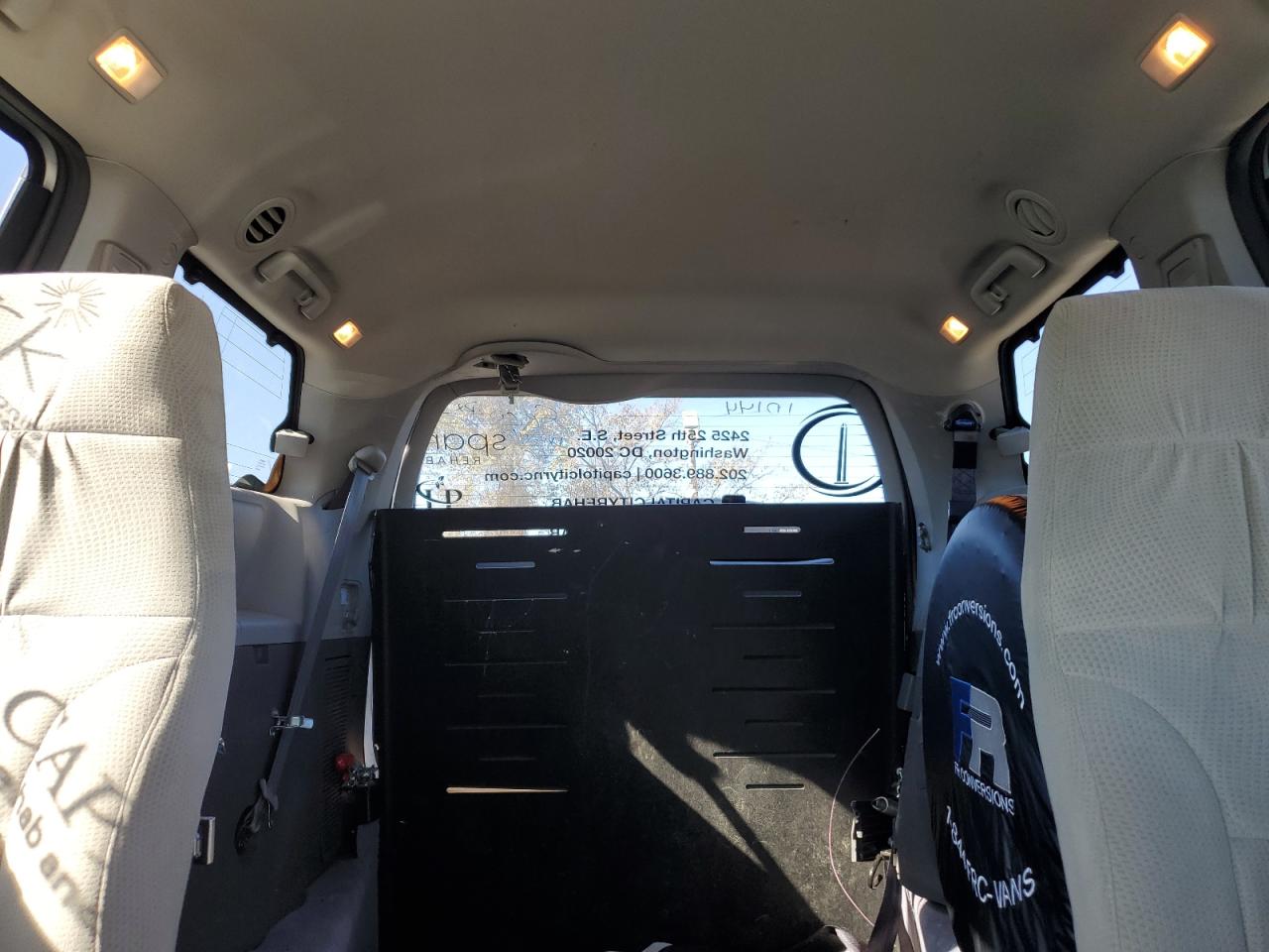 2020 Toyota Sienna - Image 10