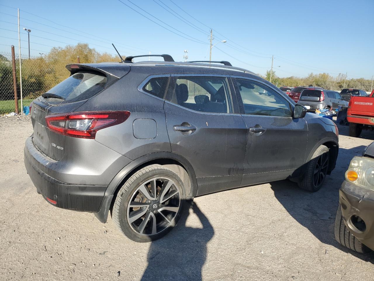 2020 Nissan Rogue - Image 3