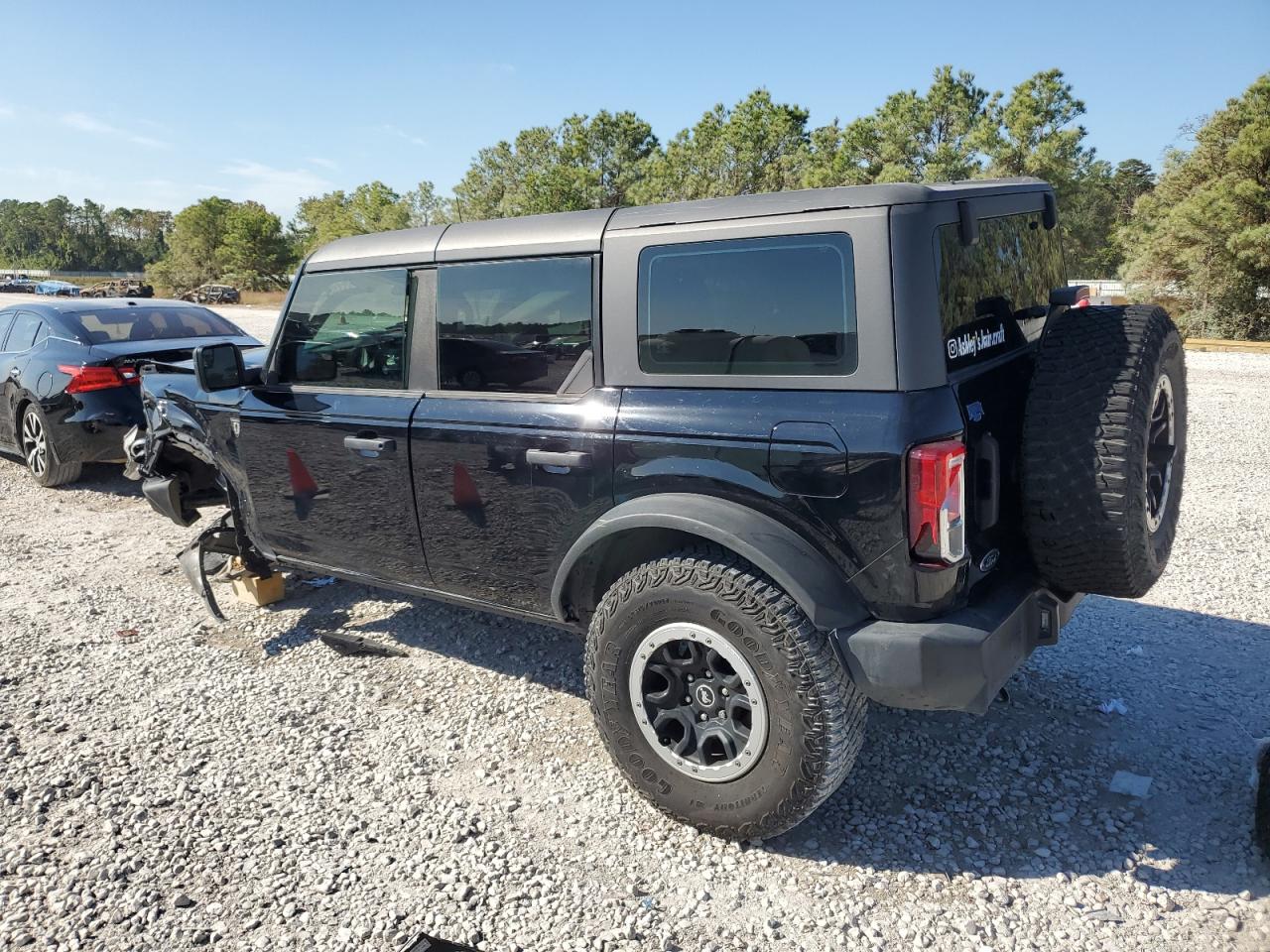 2021 Ford Bronco - Image 2