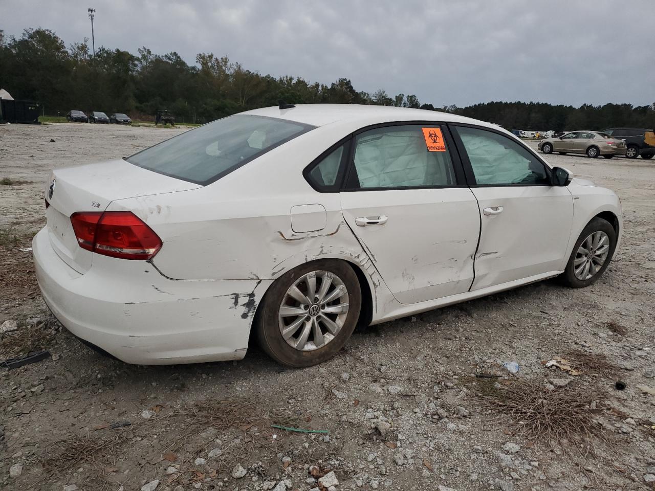 2015 Volkswagen Passat - Image 3