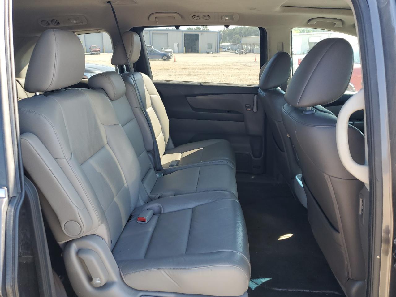 2012 Honda Odyssey - Image 11