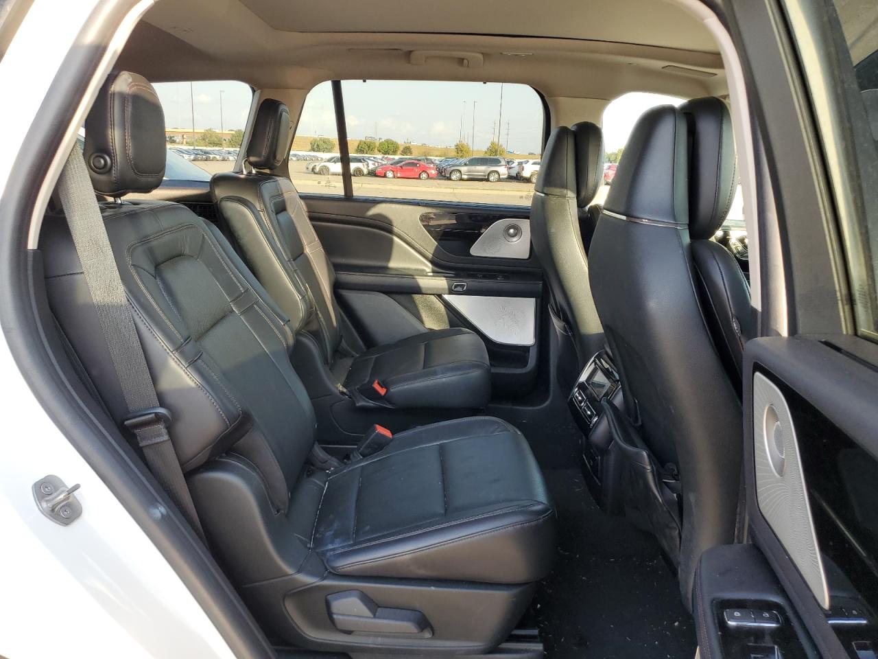 2020 Lincoln Aviator - Image 11