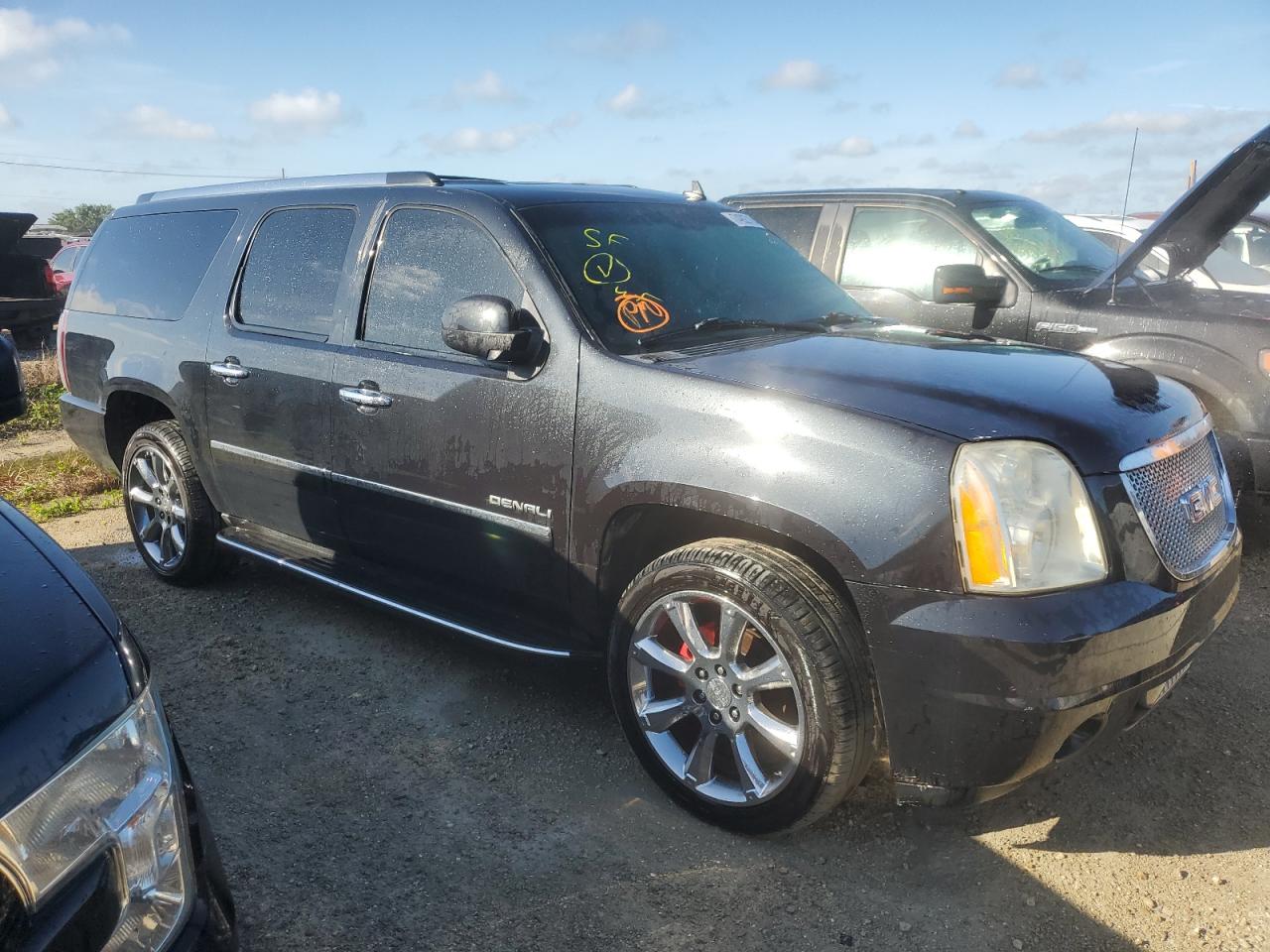 2011 GMC Yukon - Image 4