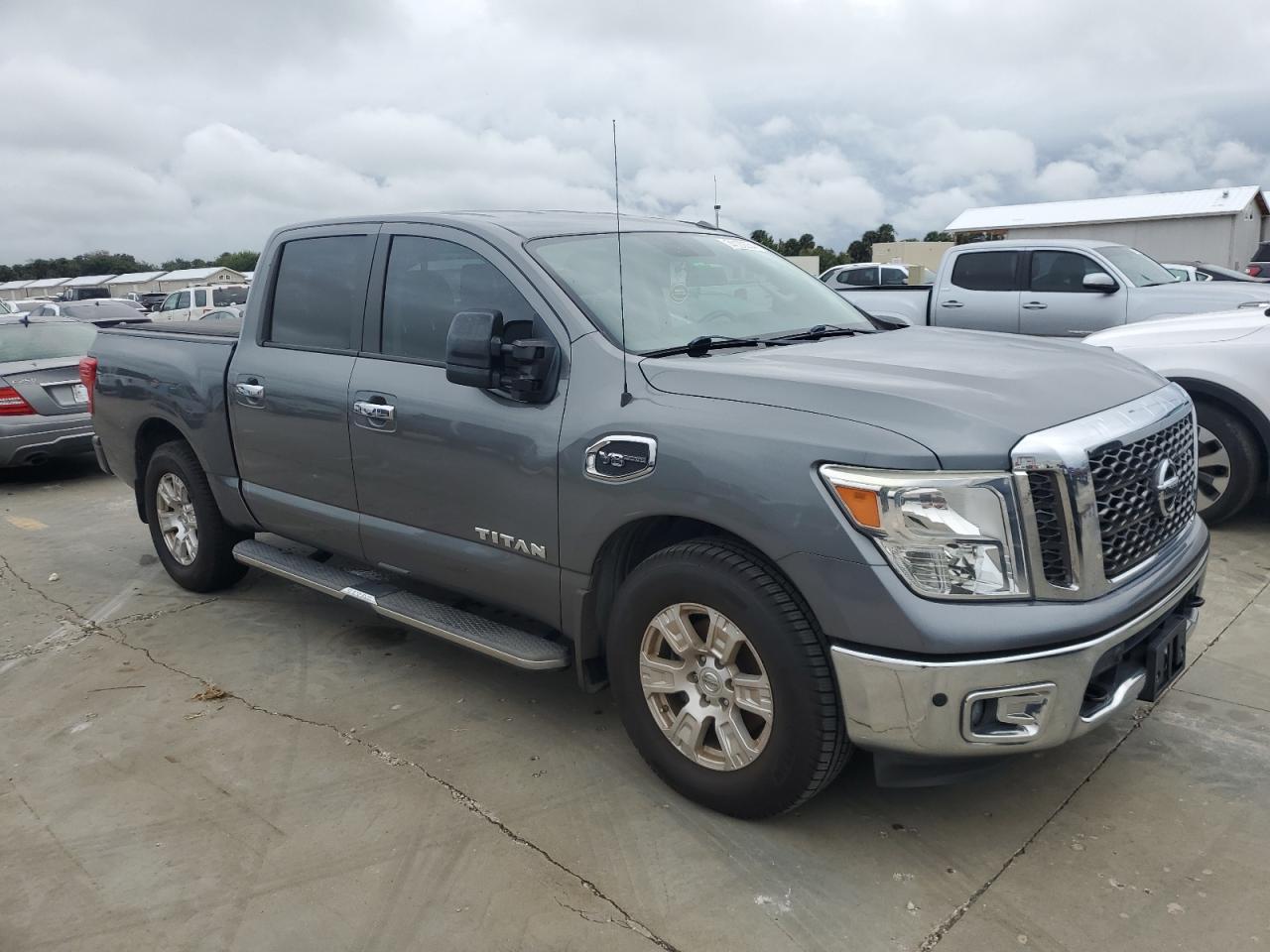 1N6AA1E65HN568969 2017 Nissan Titan Sv