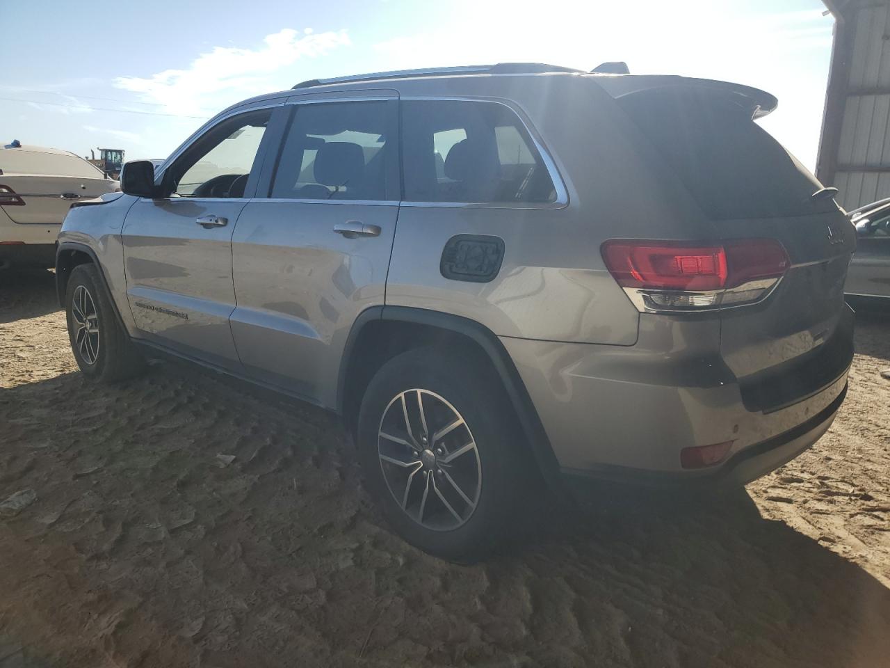 2018 Jeep Grand Cherokee - Image 2