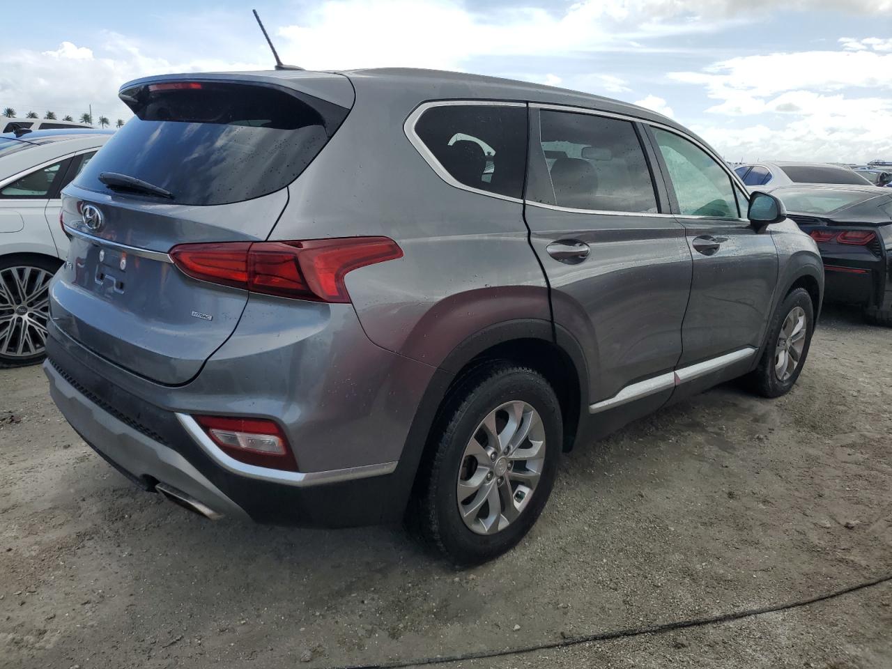 2019 Hyundai Santa Fe - Image 3