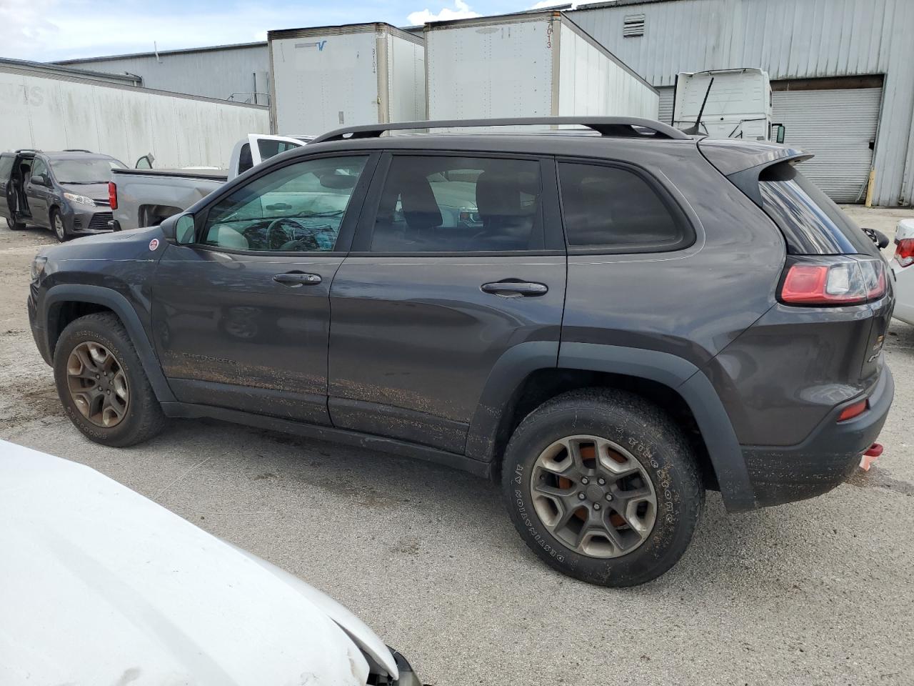 2019 Jeep Cherokee - Image 2