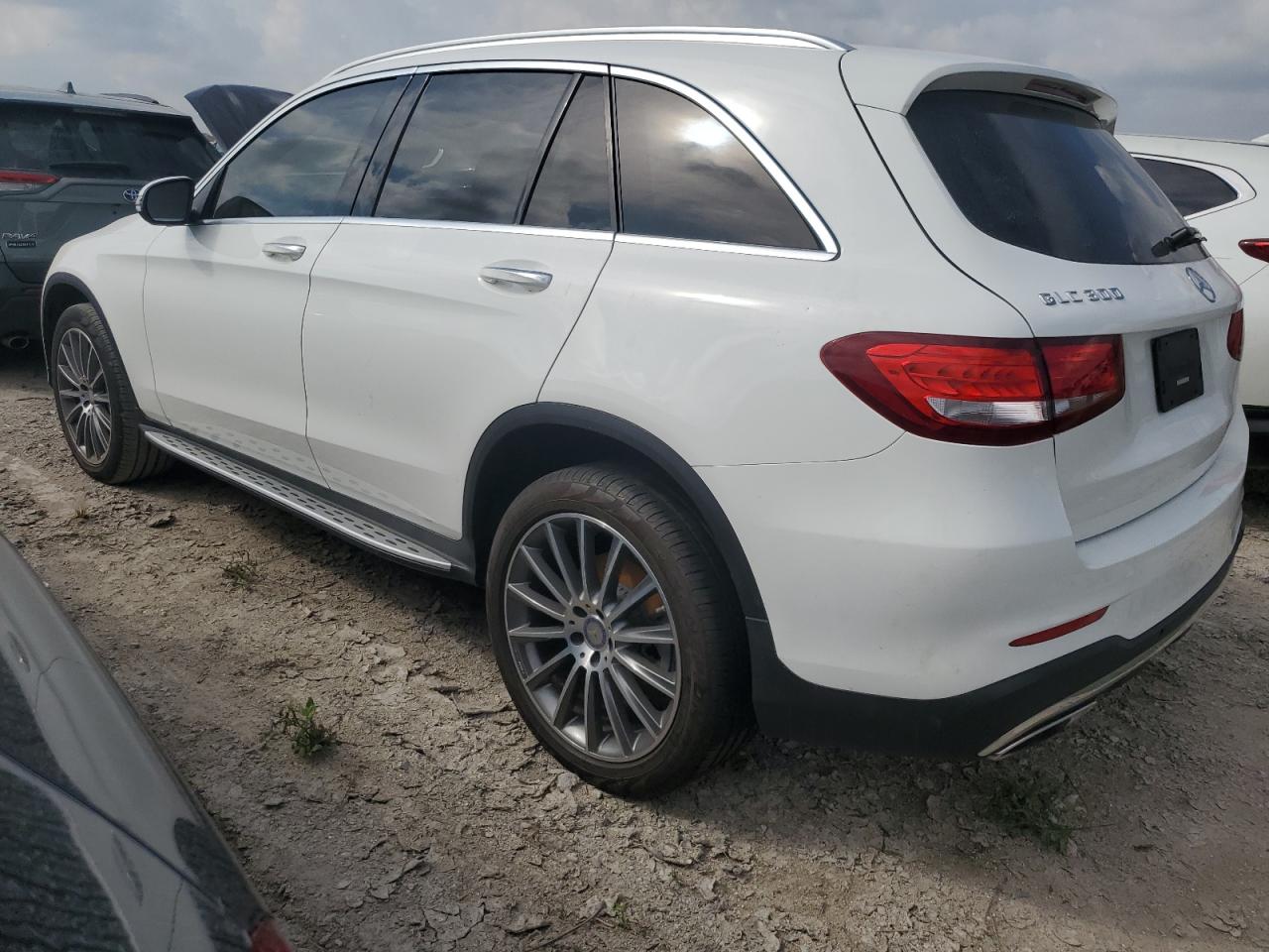 VIN WDC0G4JB4GF105788 2016 MERCEDES-BENZ GLC-CLASS no.2