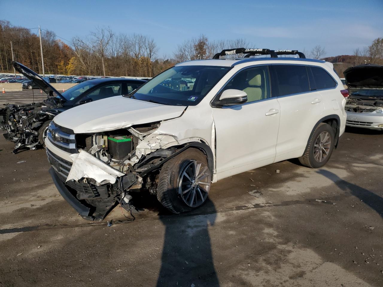 2017 Toyota Highlander - Image 1