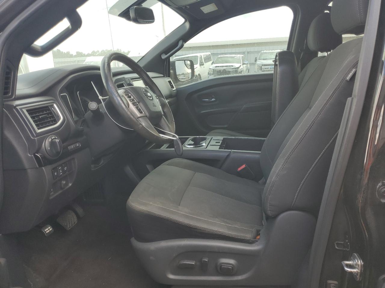 1N6AA1E69JN520509 2018 Nissan Titan Sv