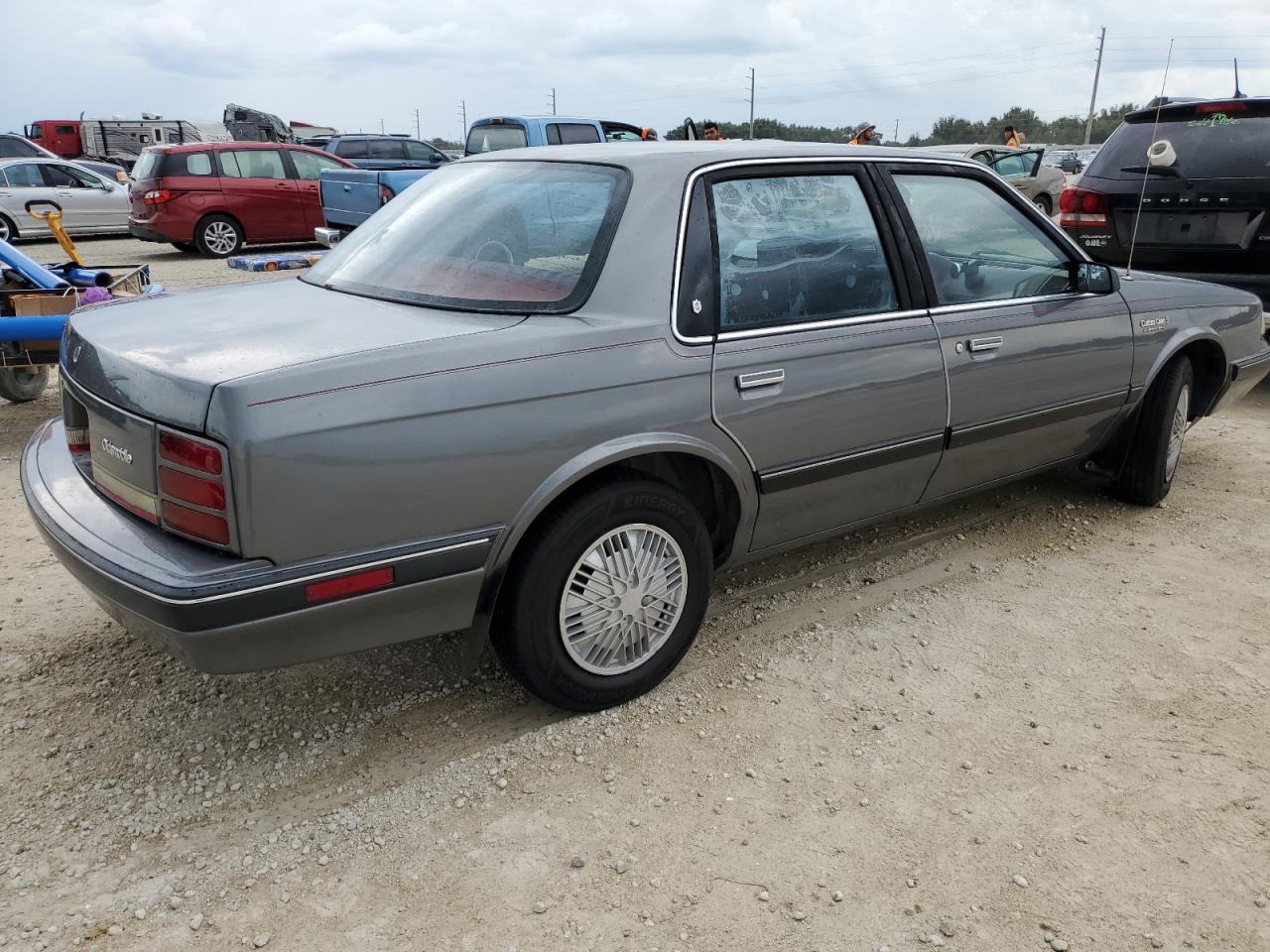 1992 Oldsmobile Cutlass - Image 3