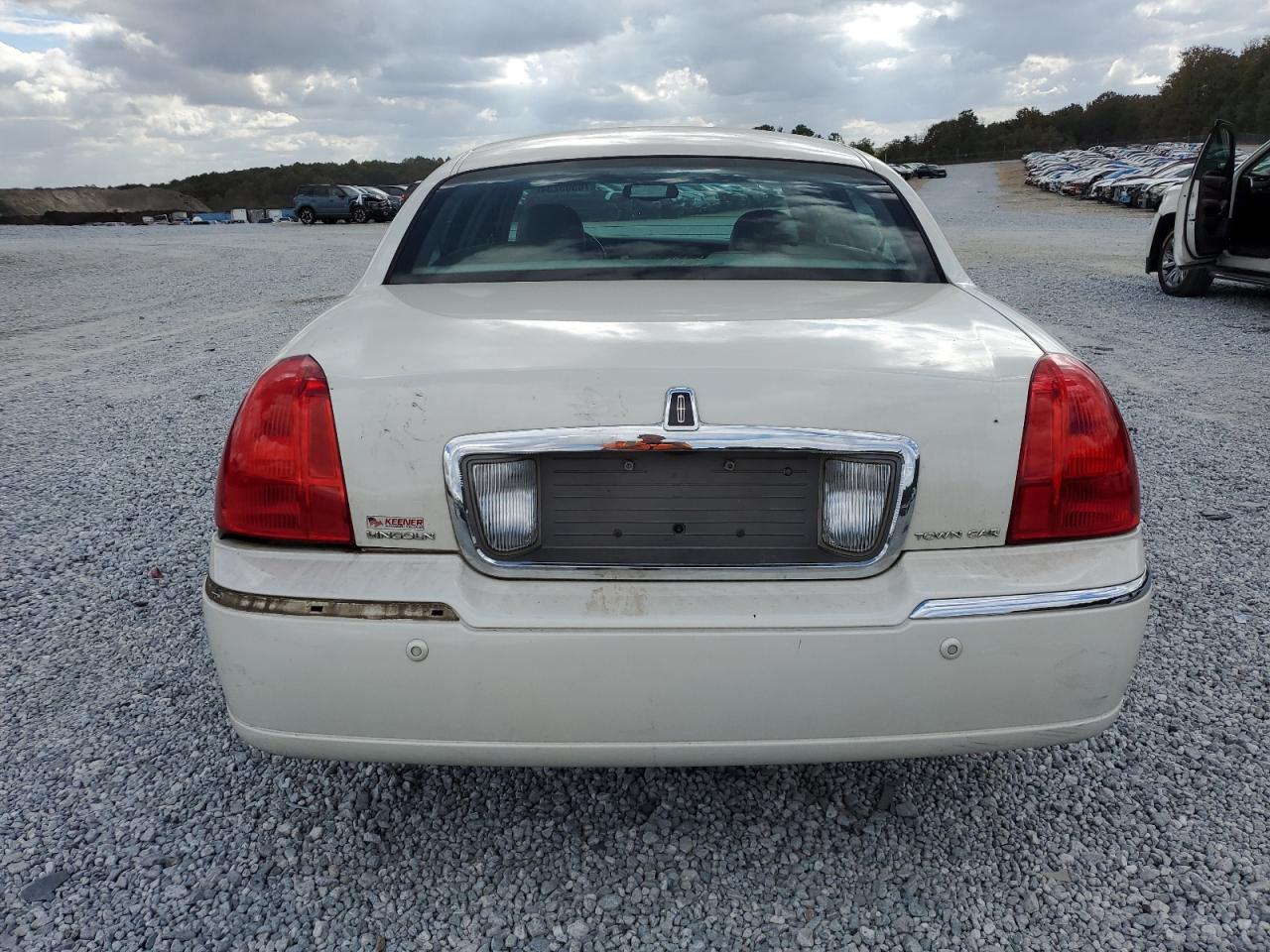 2004 Lincoln Town Car Ultimate VIN: 1LNHM83W34Y688374 Lot: 78505234