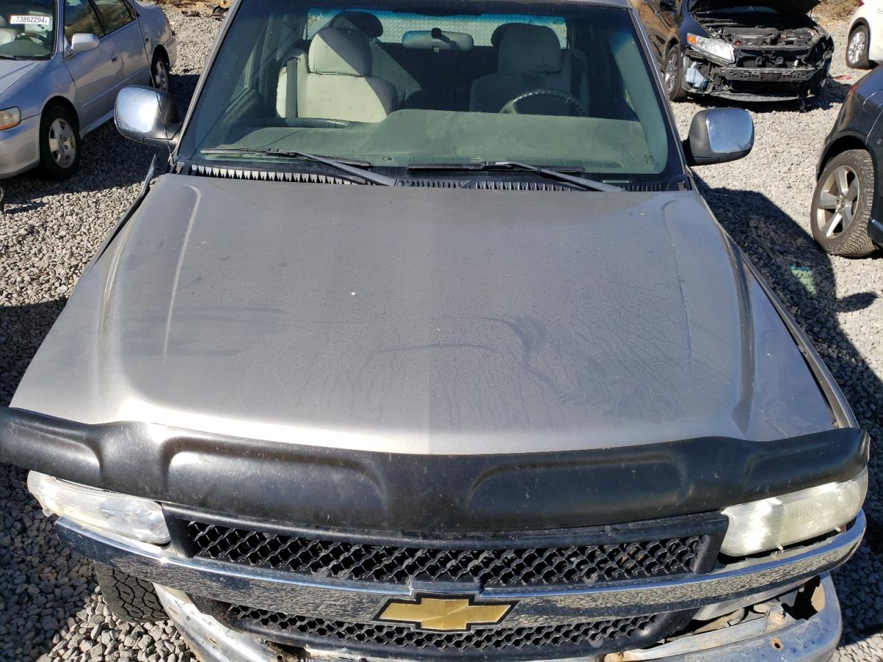 2002 Chevrolet Silverado - Image 11