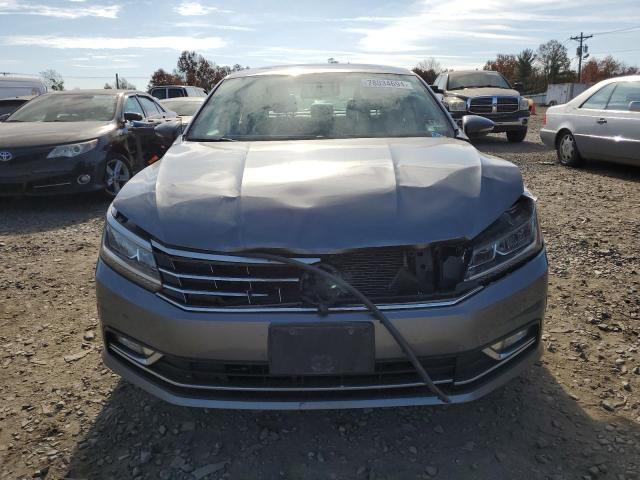  VOLKSWAGEN PASSAT 2017 Серый