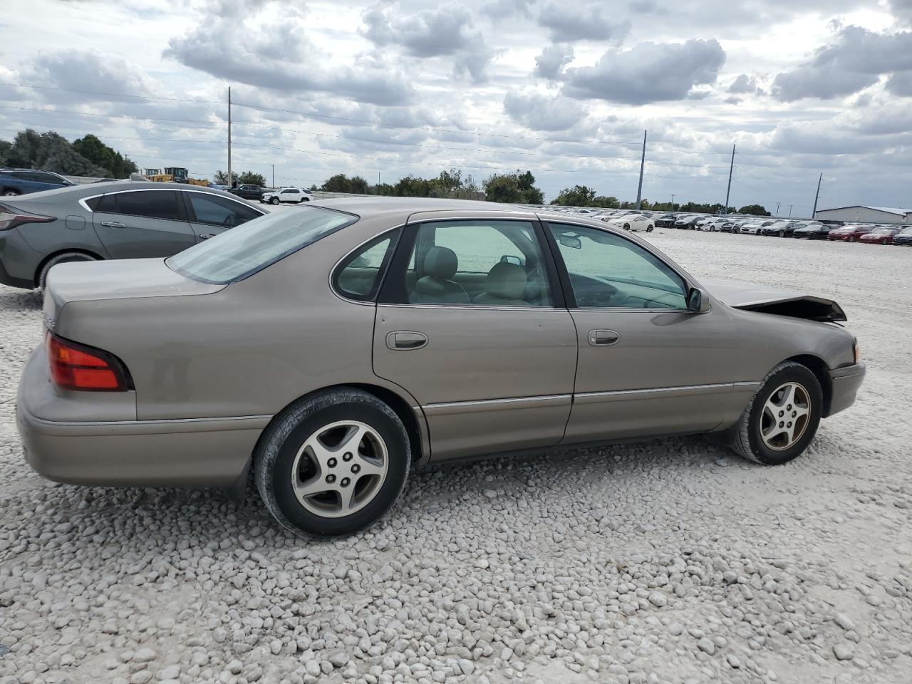 1999 Toyota Avalon - Image 3
