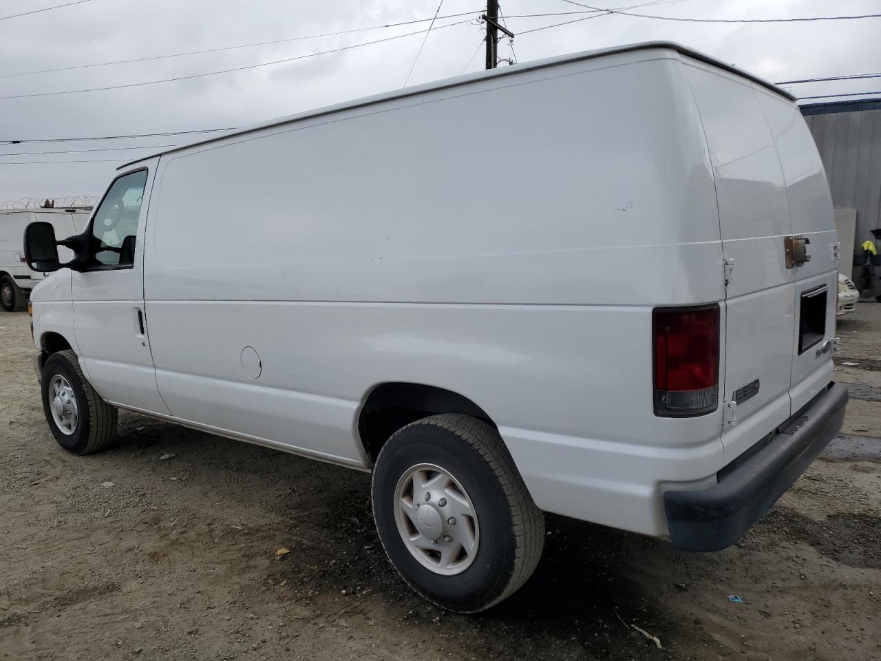 2009 Ford Econoline - Image 2