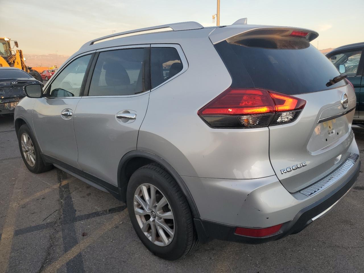 2017 Nissan Rogue - Image 2