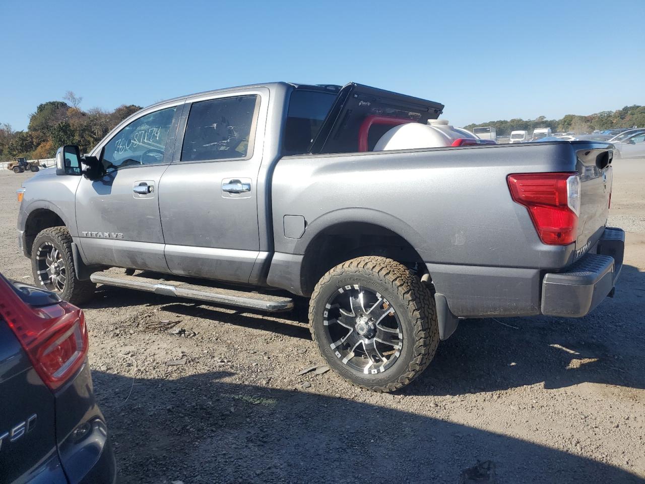 2018 Nissan Titan - Image 2