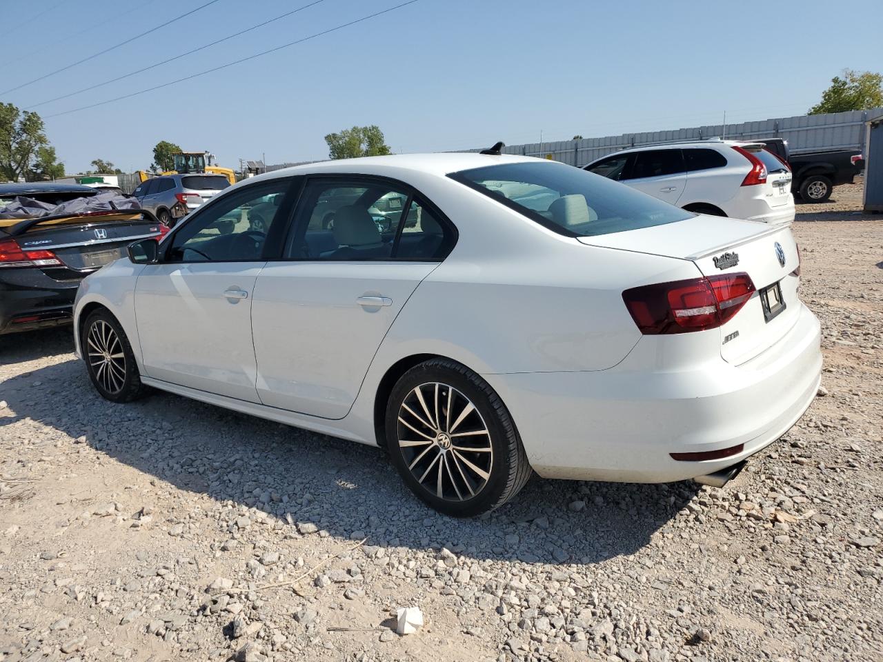 2016 Volkswagen Jetta - Image 2