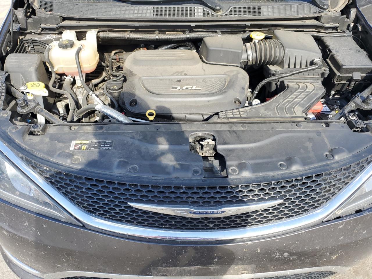 2017 Chrysler Pacifica - Image 12