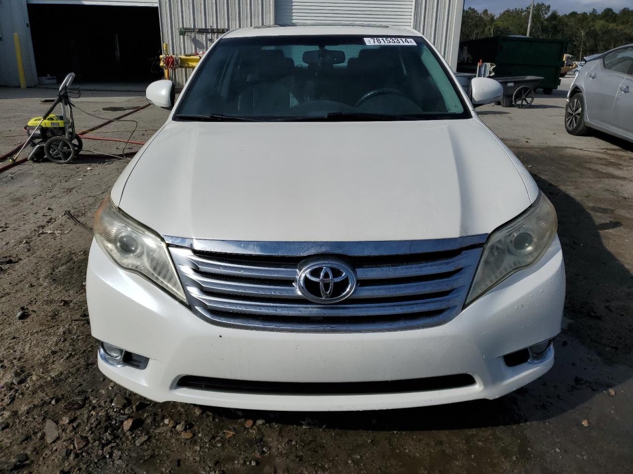 2011 Toyota Avalon - Image 5