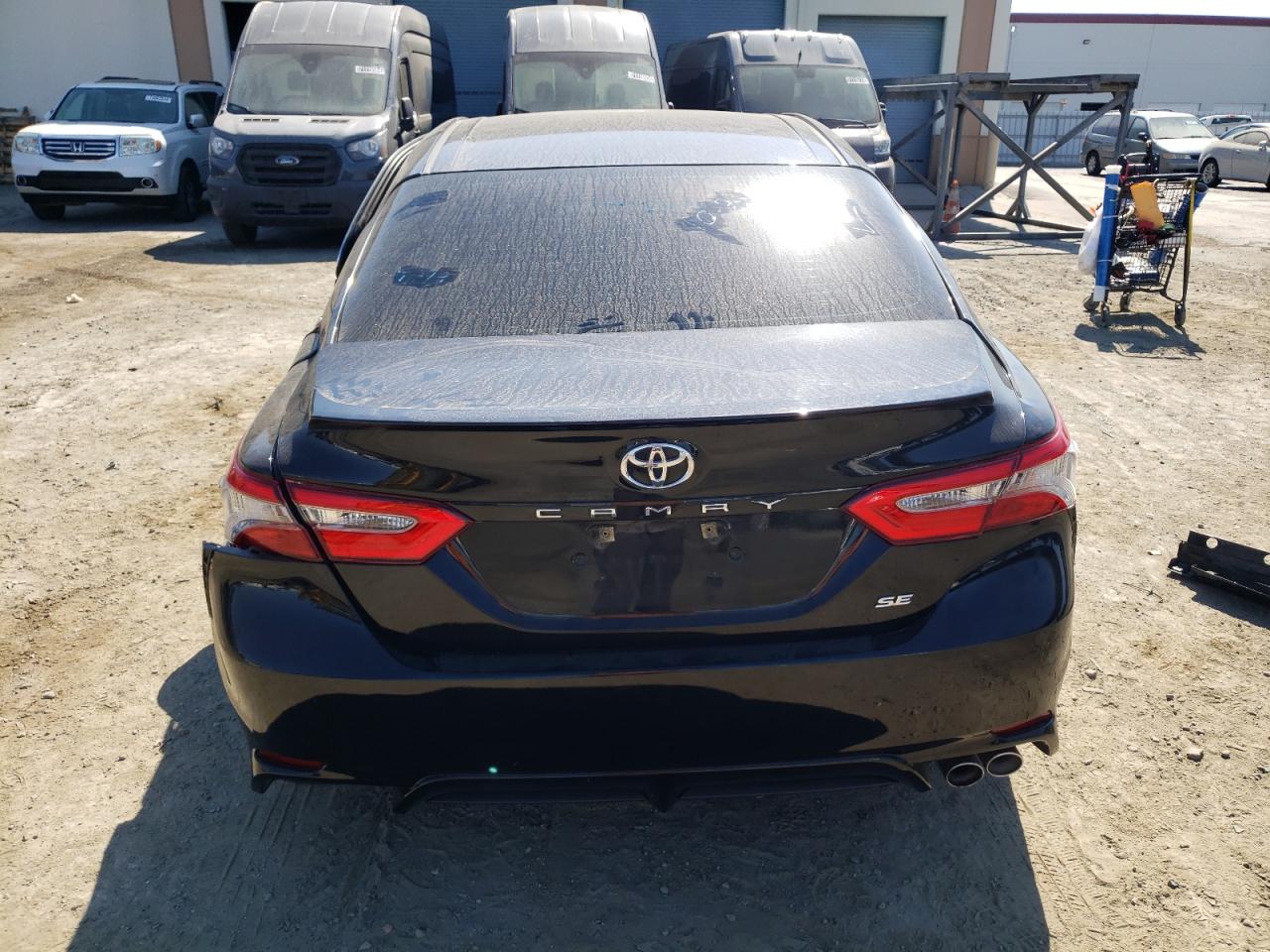 2018 Toyota Camry L VIN: 4T1B11HK1JU130540 Lot: 73303024