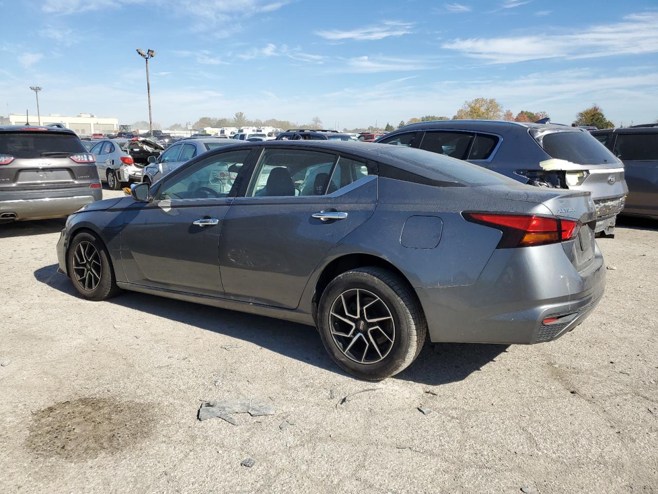 2020 Nissan Altima - Image 2