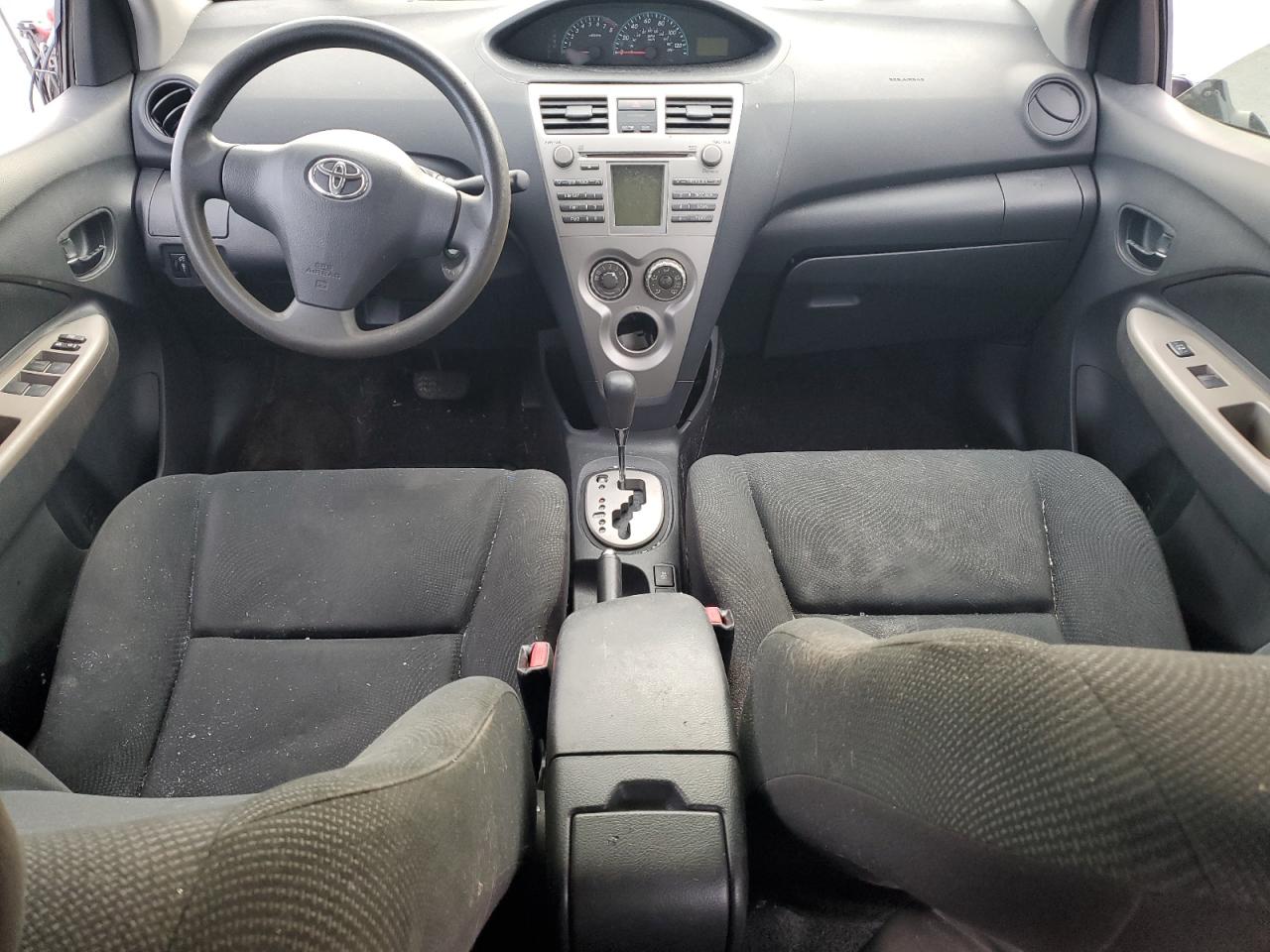 2011 Toyota Yaris - Image 8