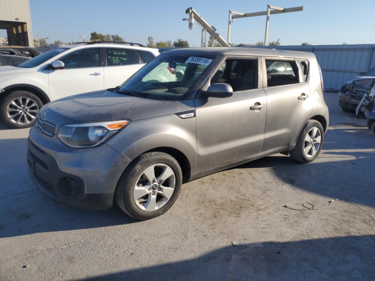 VIN KNDJN2A2XJ7608201 2018 KIA SOUL no.1