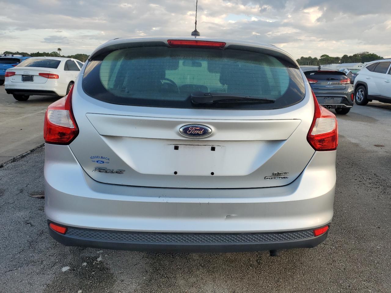 1FAHP3K23CL381267 2012 Ford Focus Se