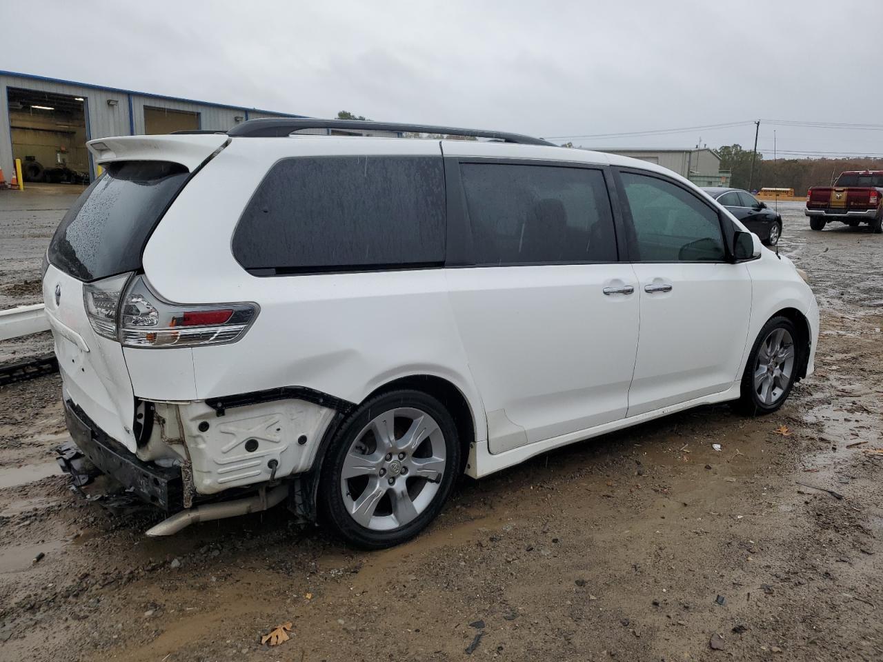 2013 Toyota Sienna - Image 3
