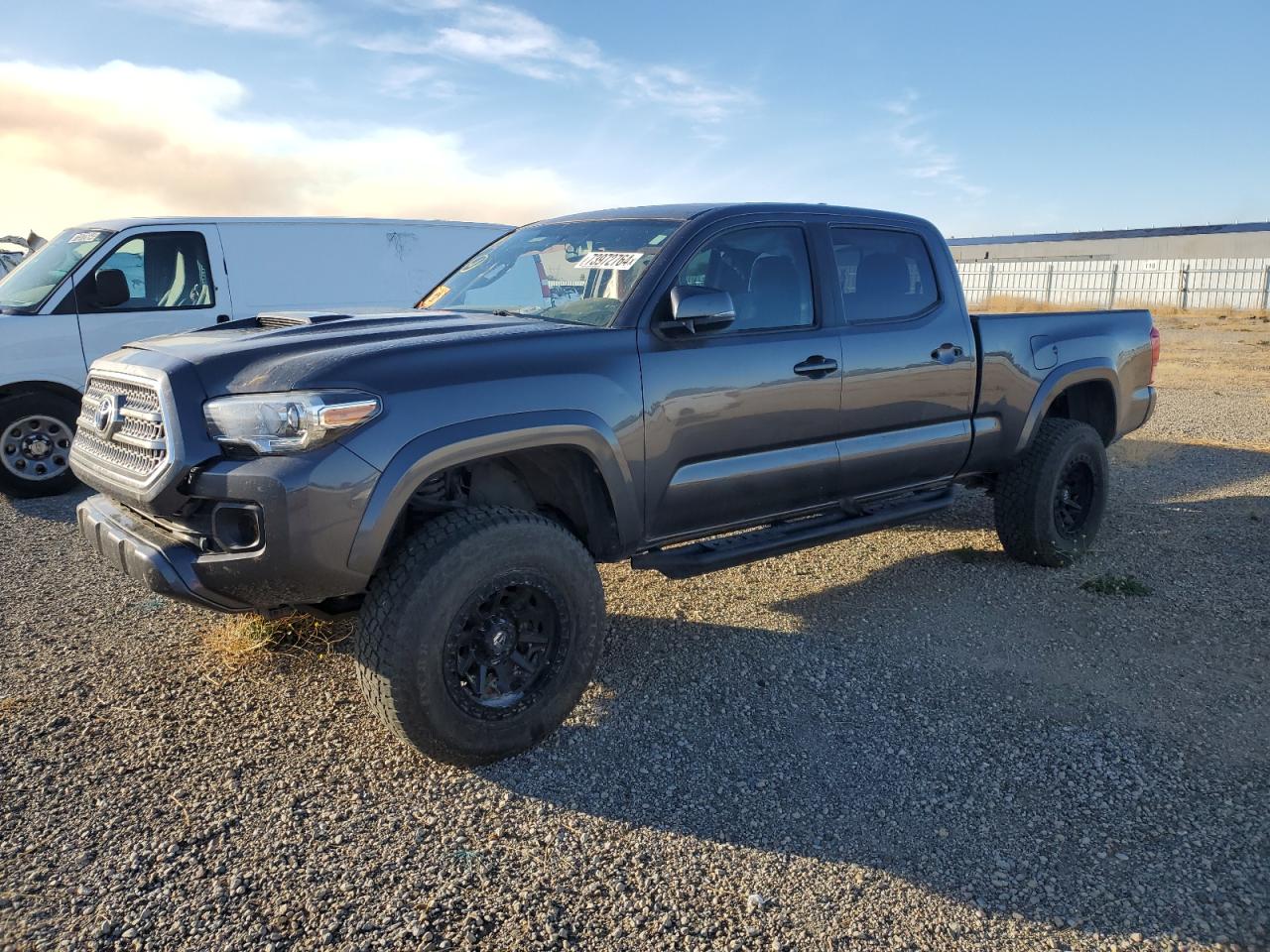 VIN 5TFDZ5BN1HX028227 2017 TOYOTA TACOMA no.1