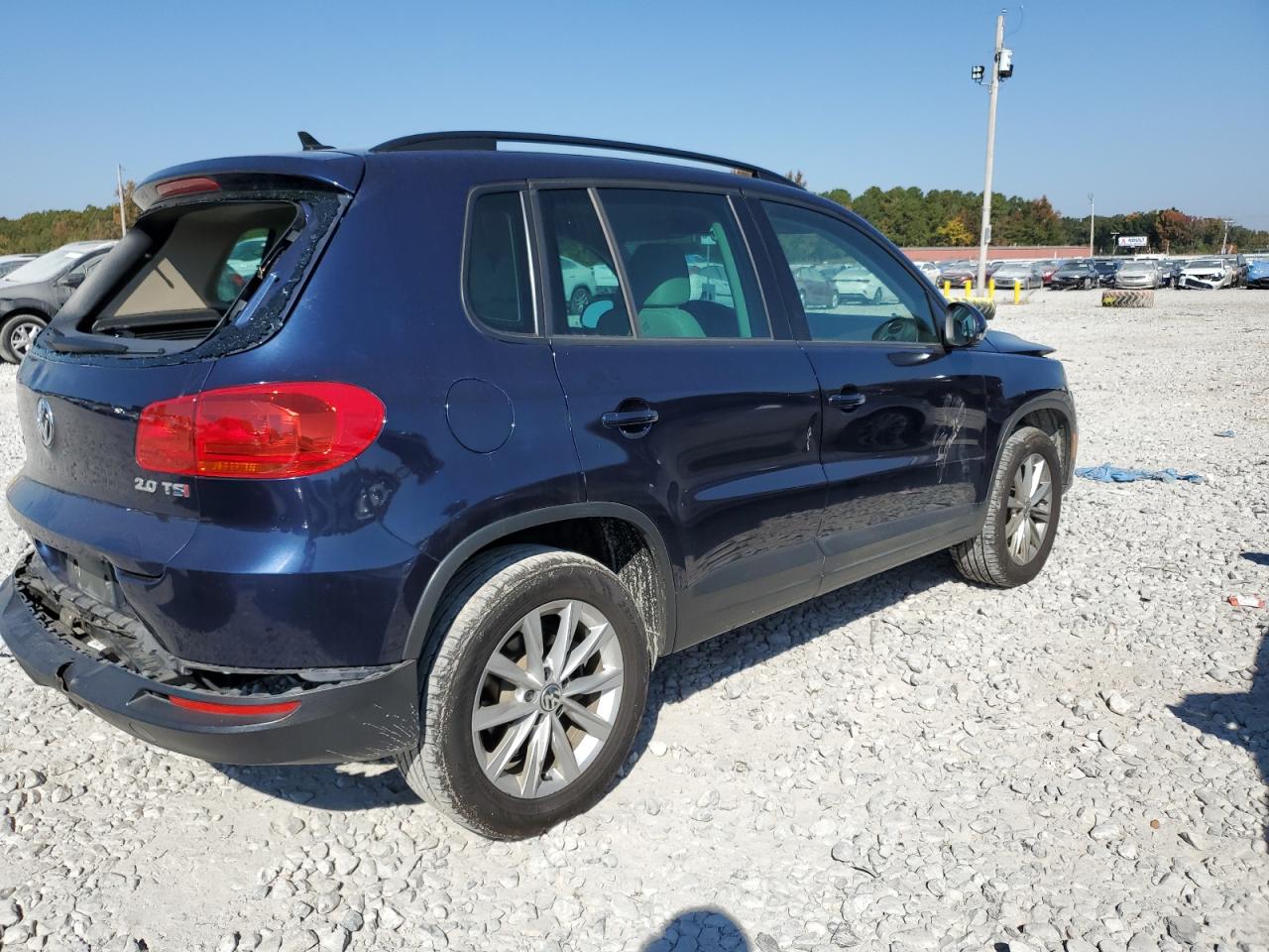 2015 Volkswagen Tiguan - Image 3