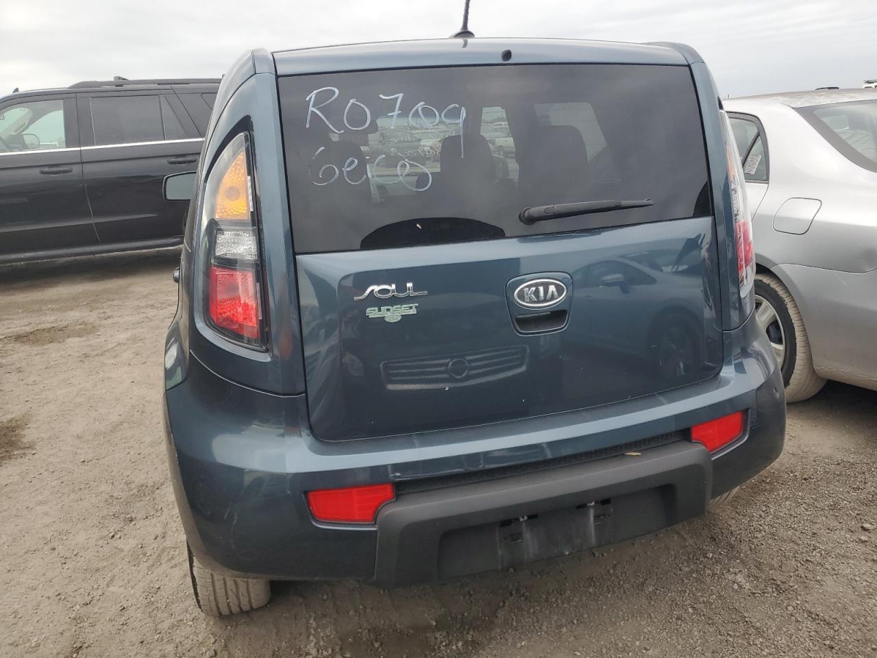 2011 Kia Soul + VIN: KNDJT2A20B7314877 Lot: 75319594