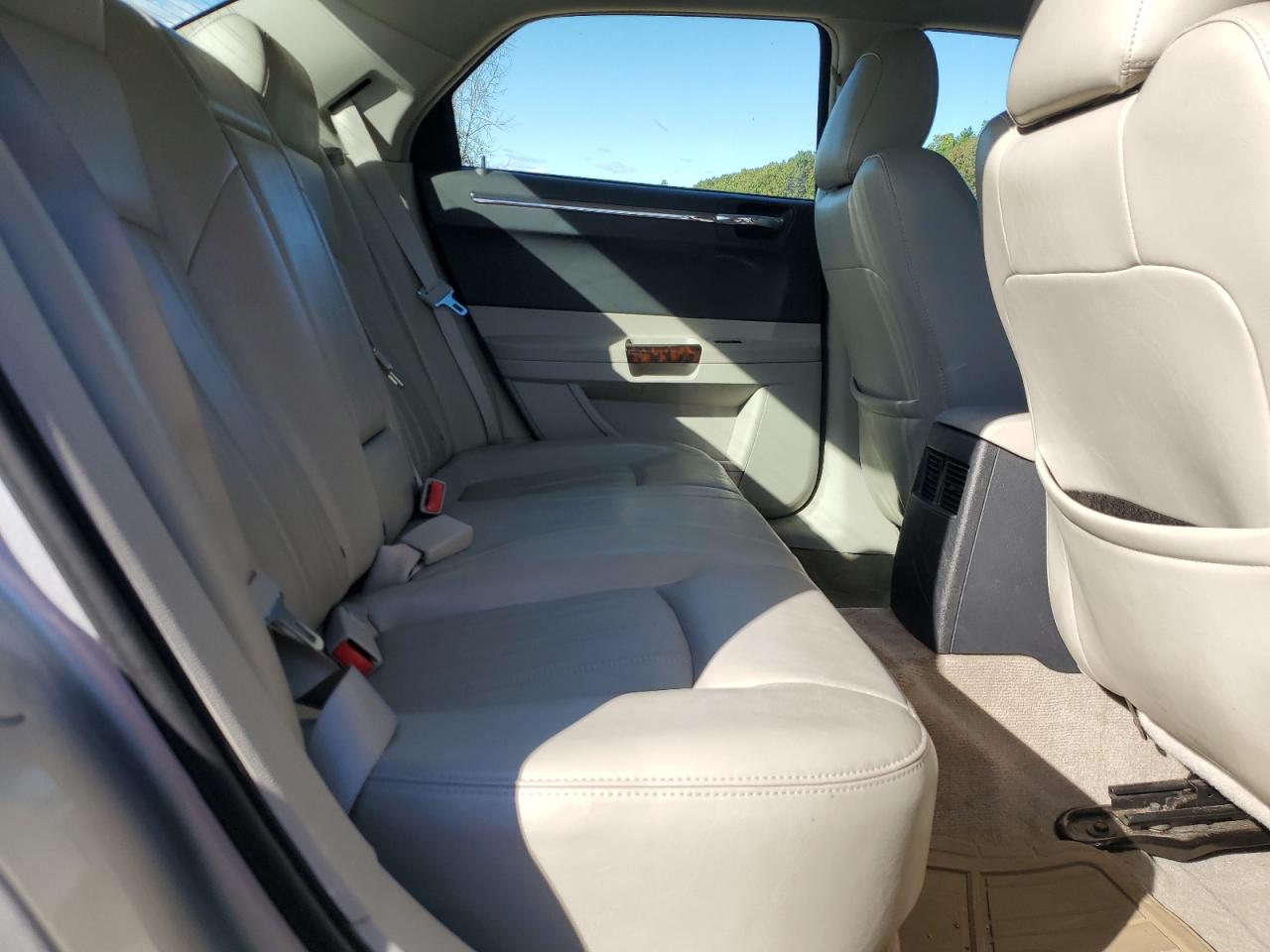 2007 Chrysler 300 - Image 10