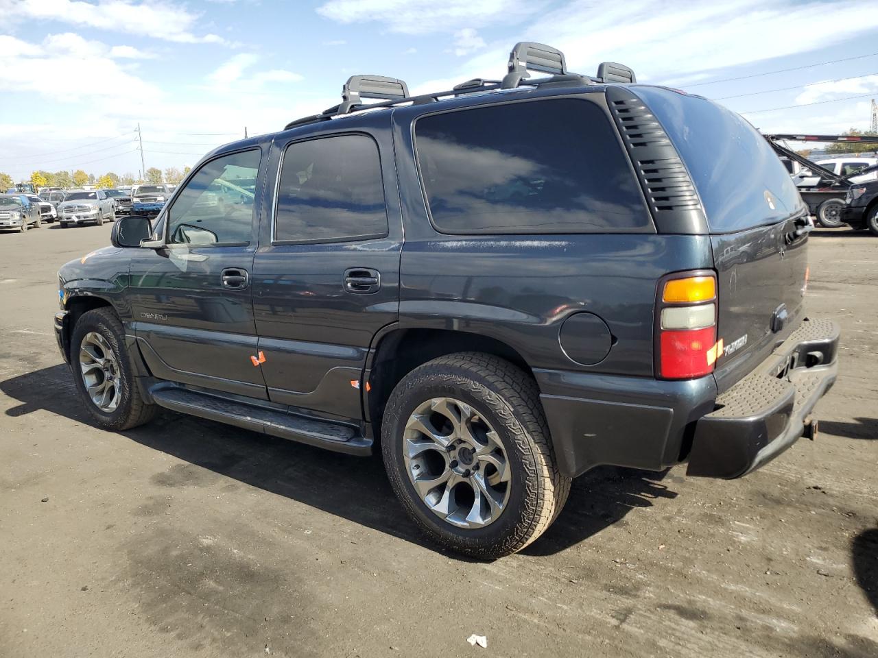 2004 GMC Yukon - Image 2