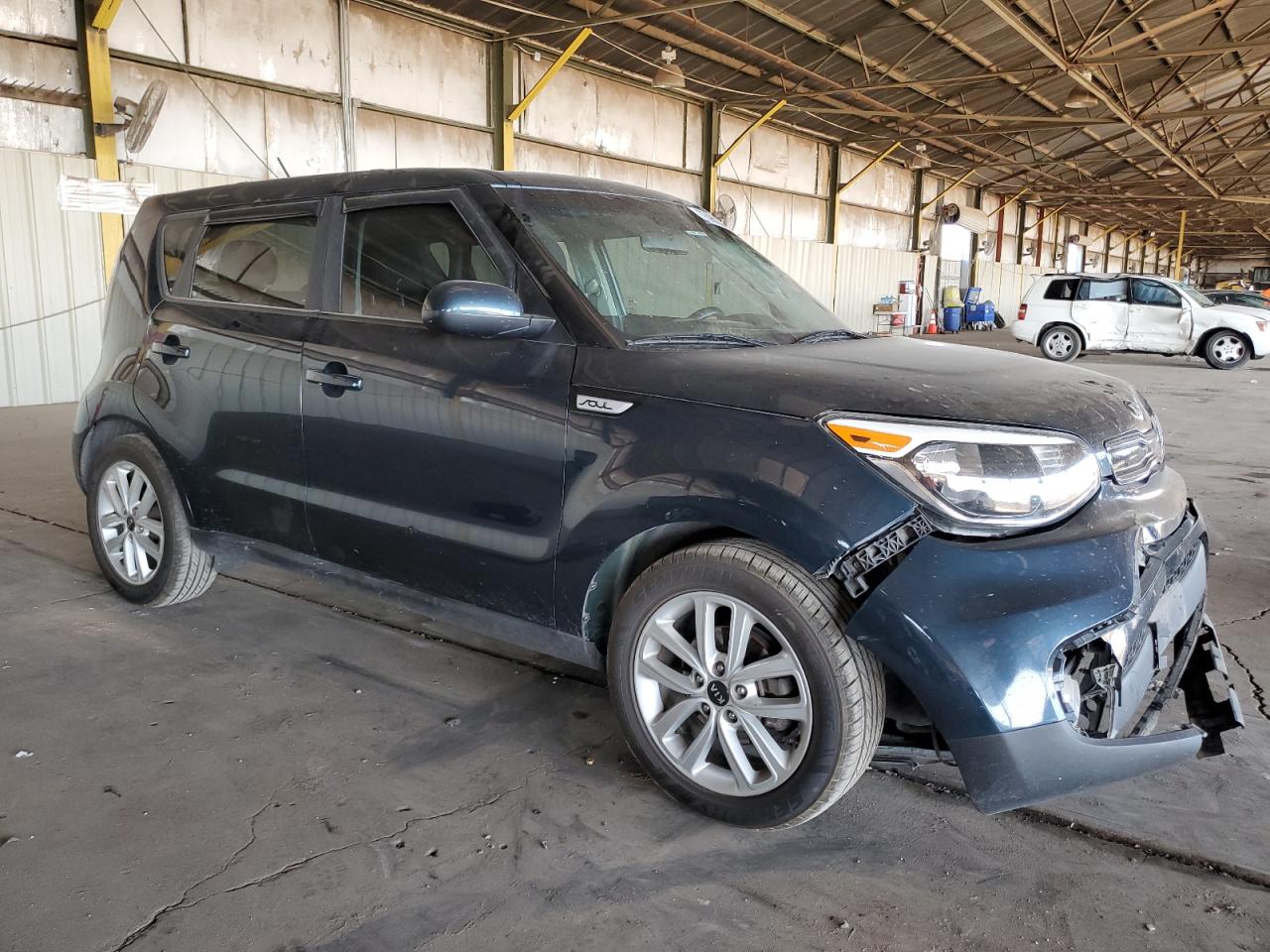 VIN KNDJP3A50J7600232 2018 KIA SOUL no.4