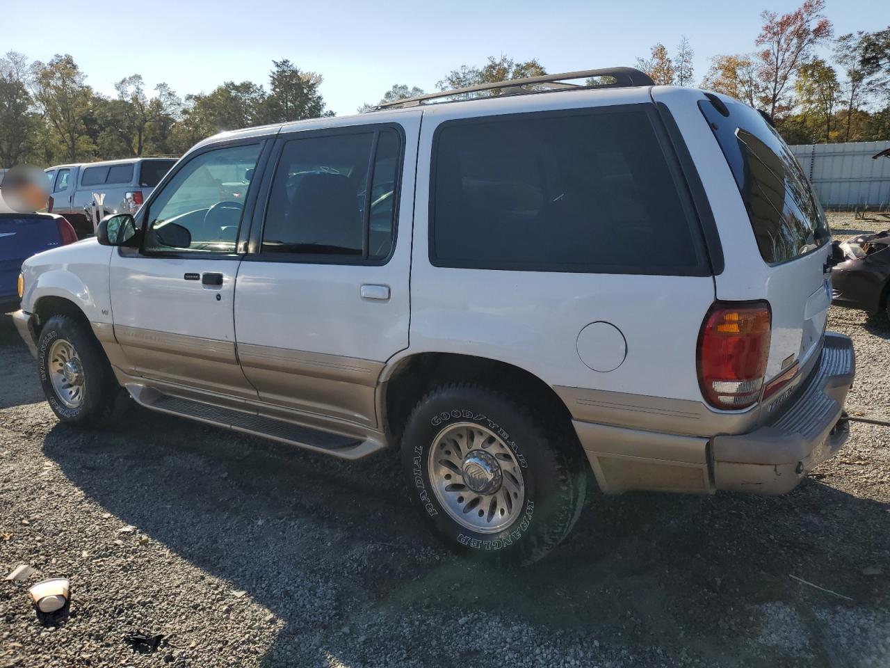 2000 Mercury Mountaineer - Image 2
