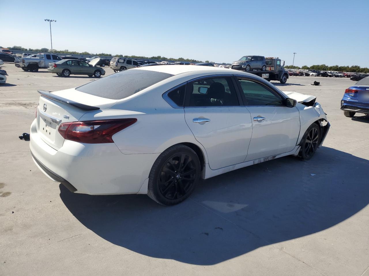 2017 Nissan Altima - Image 3