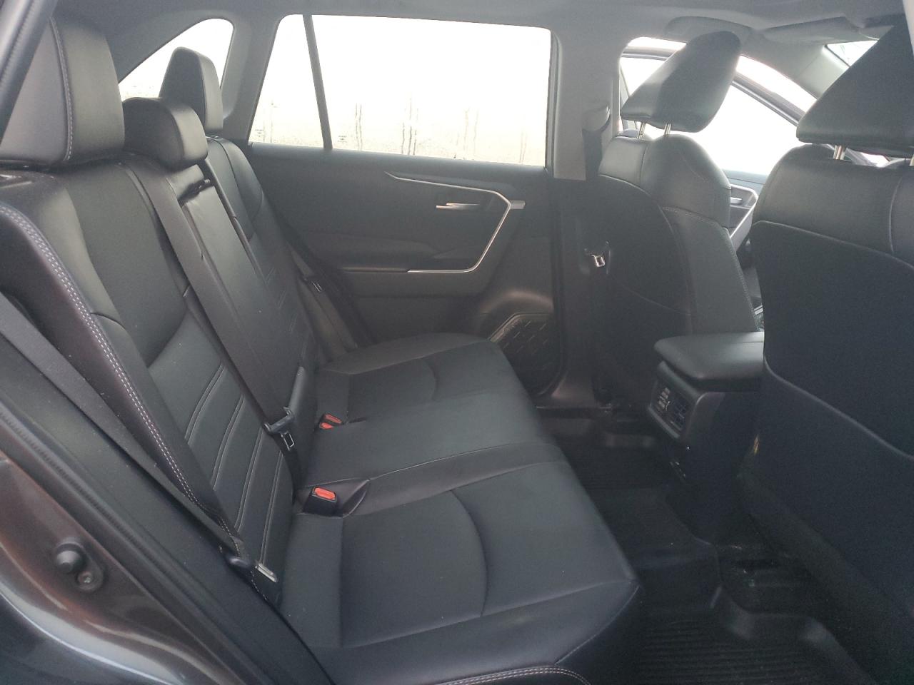 2022 Toyota RAV 4 - Image 11