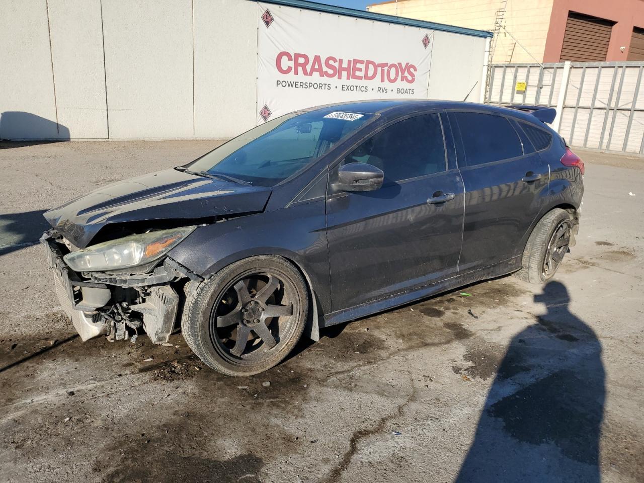 VIN 1FADP3L93FL368467 2015 FORD FOCUS no.1