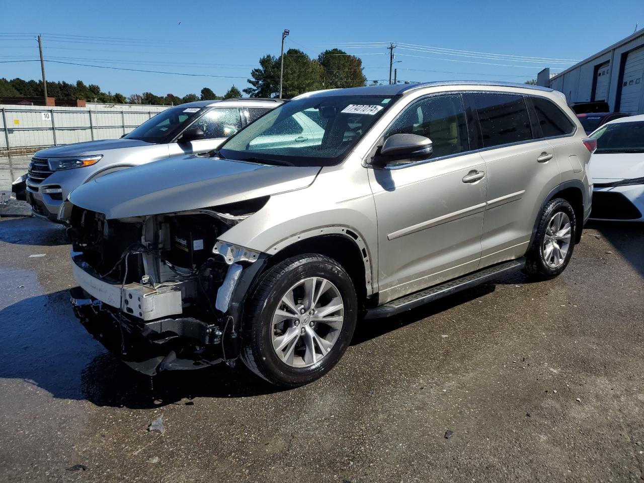 2015 Toyota Highlander - Image 1